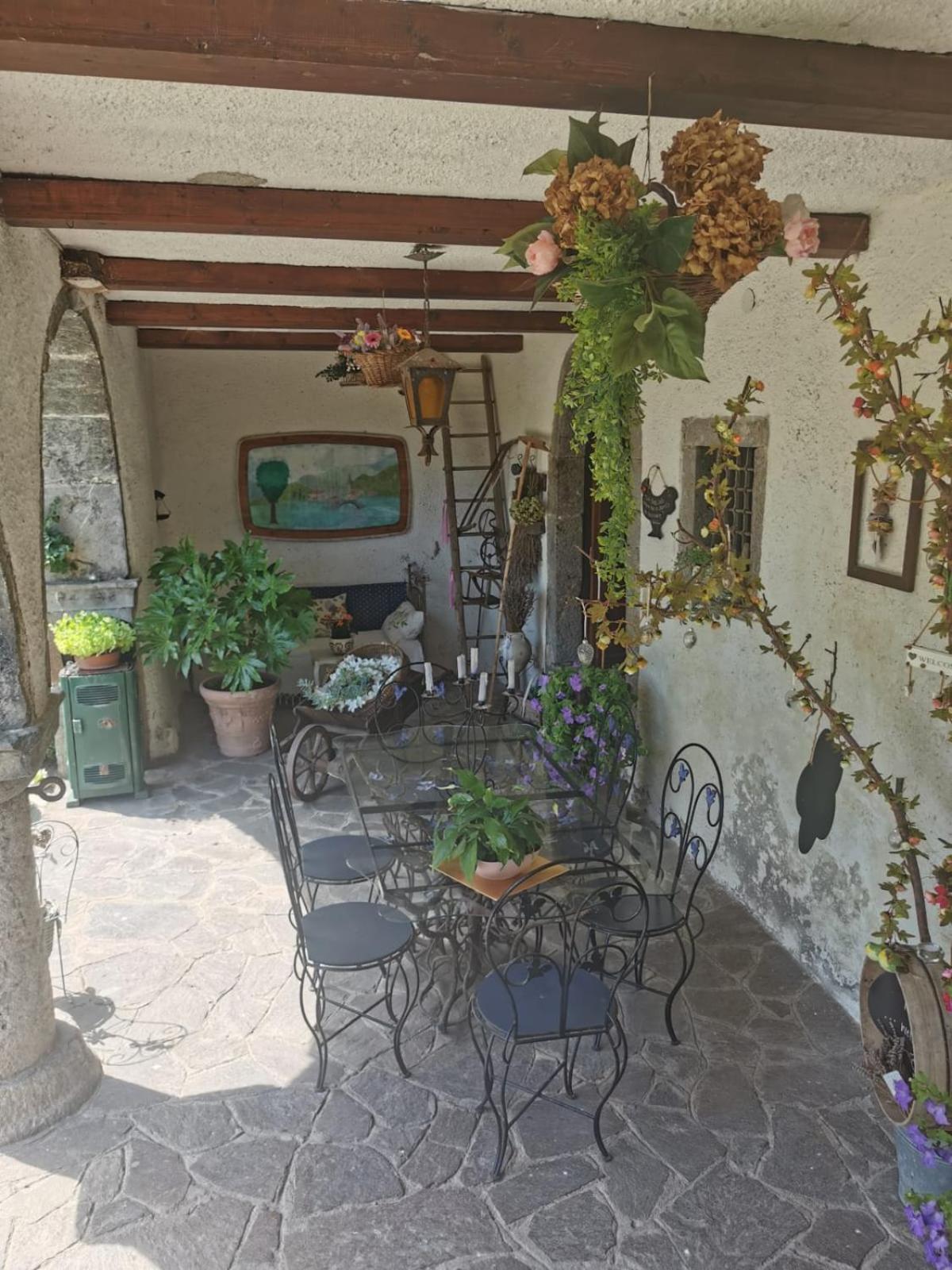 A Casa Di Gianni E Mari Bed & Breakfast Vestone Екстериор снимка