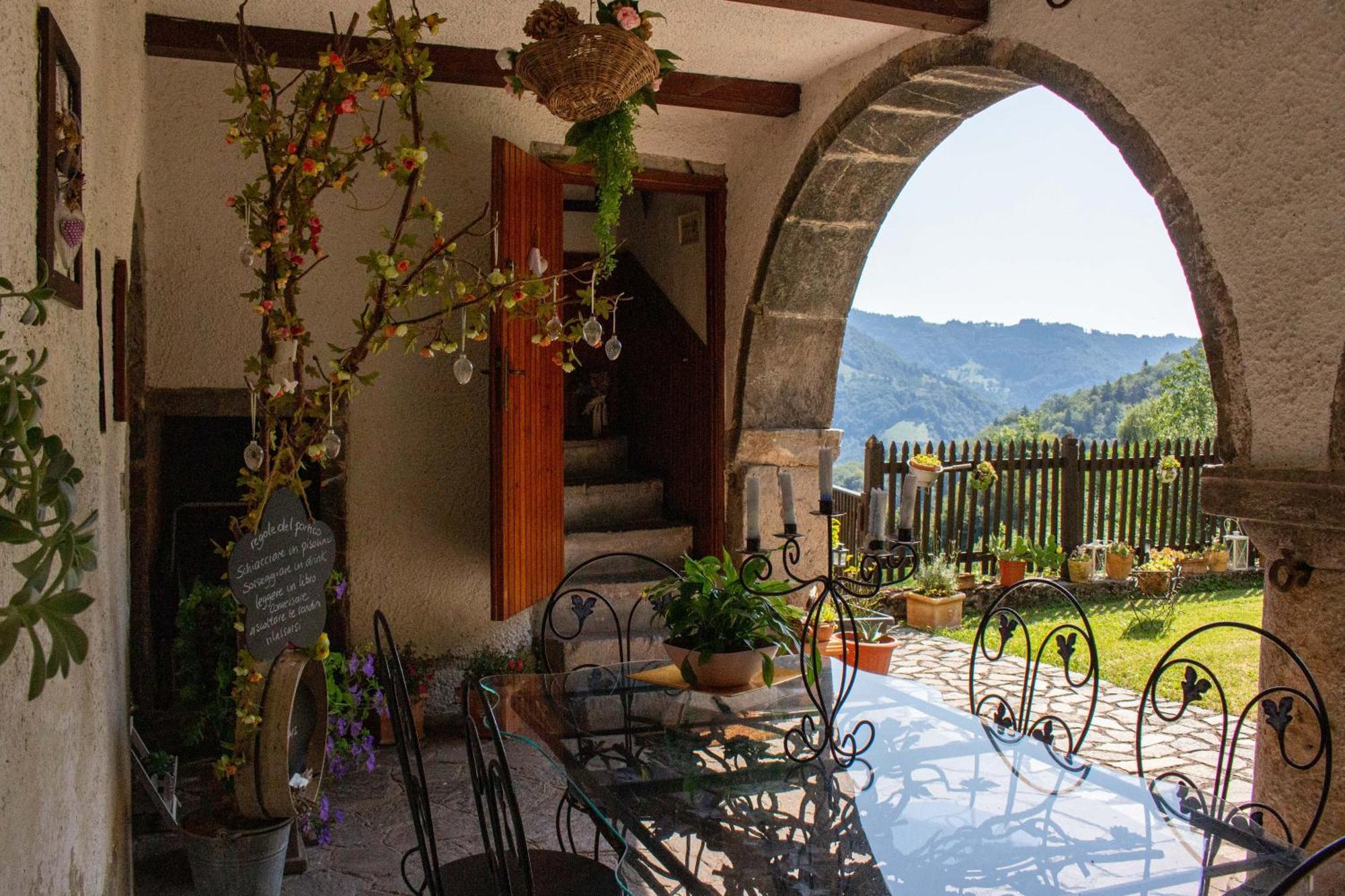 A Casa Di Gianni E Mari Bed & Breakfast Vestone Екстериор снимка