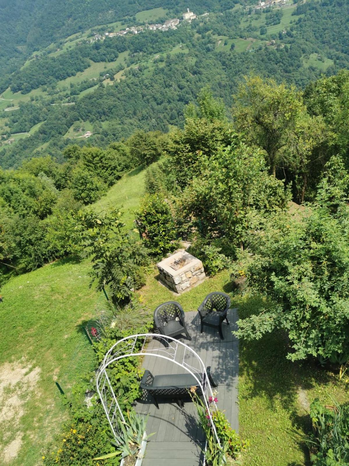 A Casa Di Gianni E Mari Bed & Breakfast Vestone Екстериор снимка
