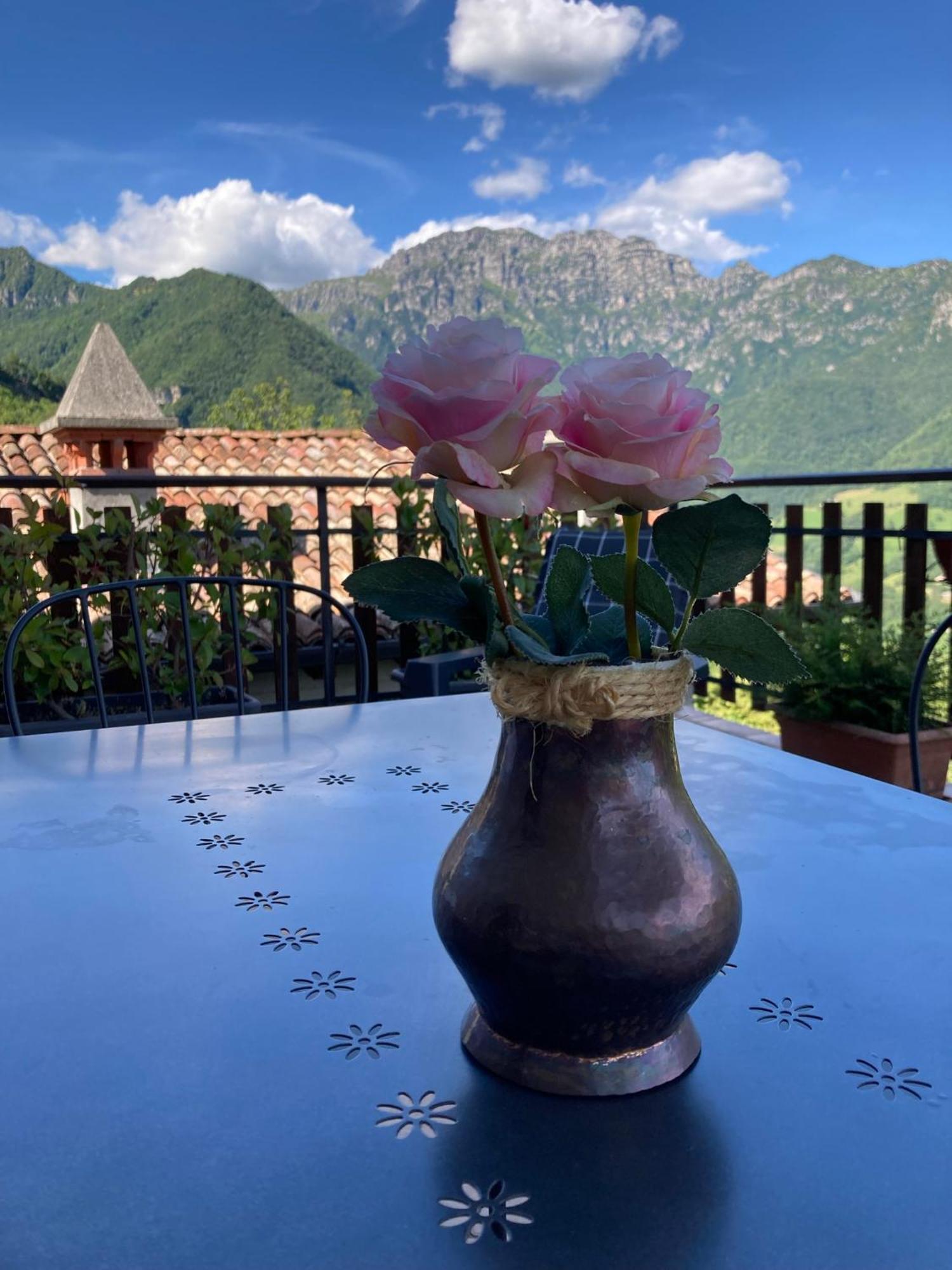 A Casa Di Gianni E Mari Bed & Breakfast Vestone Екстериор снимка
