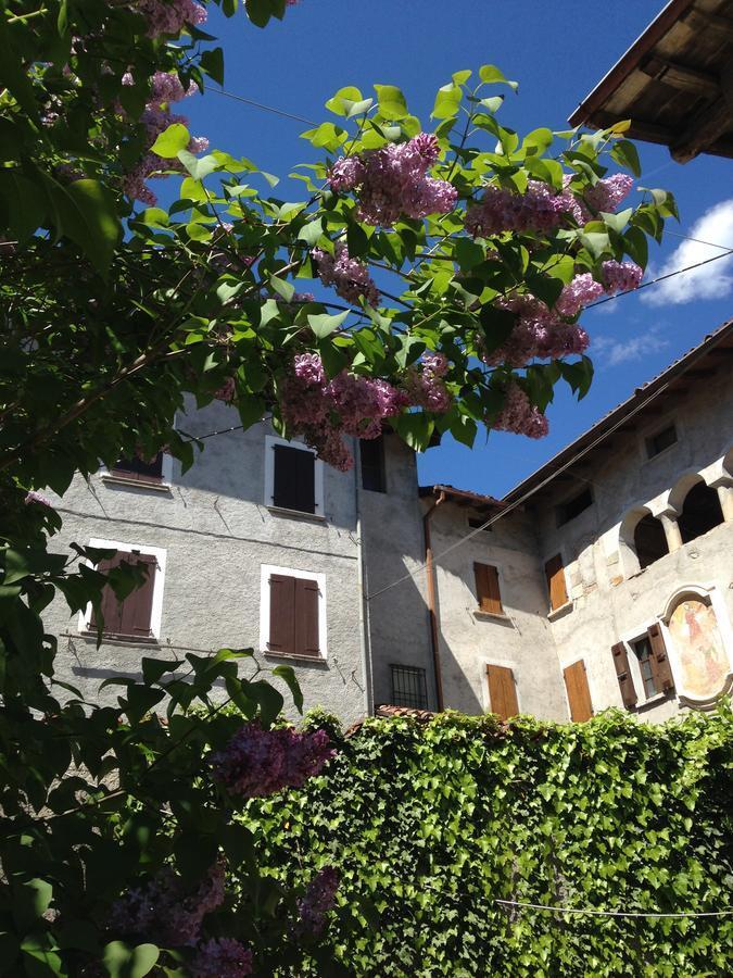 A Casa Di Gianni E Mari Bed & Breakfast Vestone Екстериор снимка
